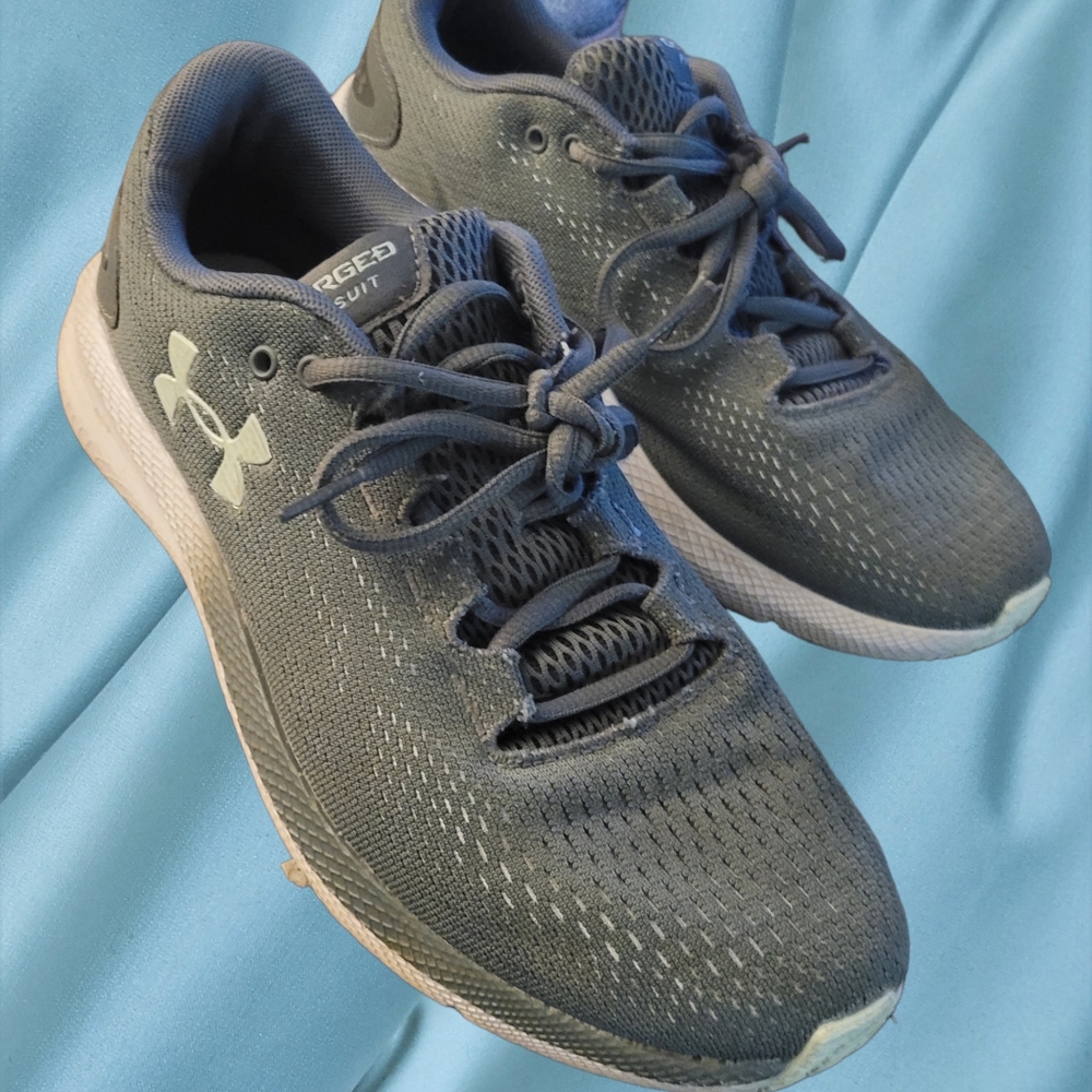 Underarmor Charged Pursuit Women's Athletic Shoes Size 8 US Grey and Pale Blue